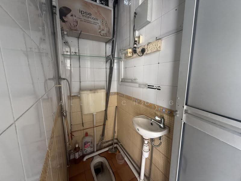 HDB shophouse, Toa Payoh Central, Balestier / Toa Payoh, 500 sqft, Shop / Shophouse For Rent, by Allan Chong, 500252893 - Bathroom - CommercialGuru.com.sg
