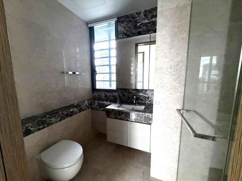 8 Saint Thomas, 10 Saint Thomas Walk, Orchard / River Valley, 3 Bedrooms, 1,302 sqft, Condominium For Sale, by Jaime Lim, 500252910 - Common Bathroom - PropertyGuru.com.sg