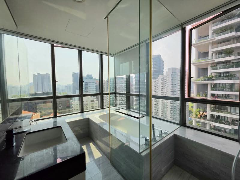 Master En-suite Bathroom