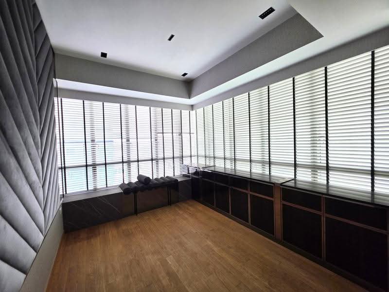 #33-09, Master Bedroom
