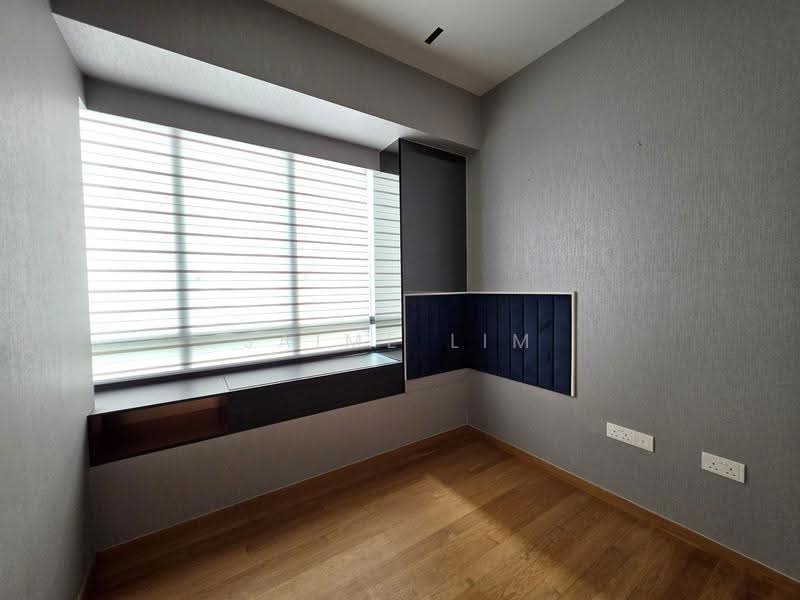 #33-09, 1 of the common bedroom