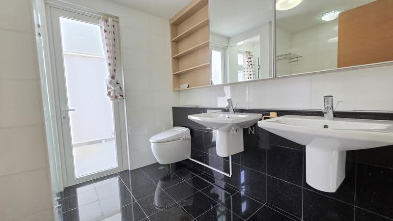 Urban Edge @ Holland V, 2 Ford Avenue, Tanglin / Holland / Bukit Timah, 3 Bedrooms, 1,776 sqft, Apartment For Sale, by Ryan Tan, 500252920 - Bathroom - PropertyGuru.com.sg