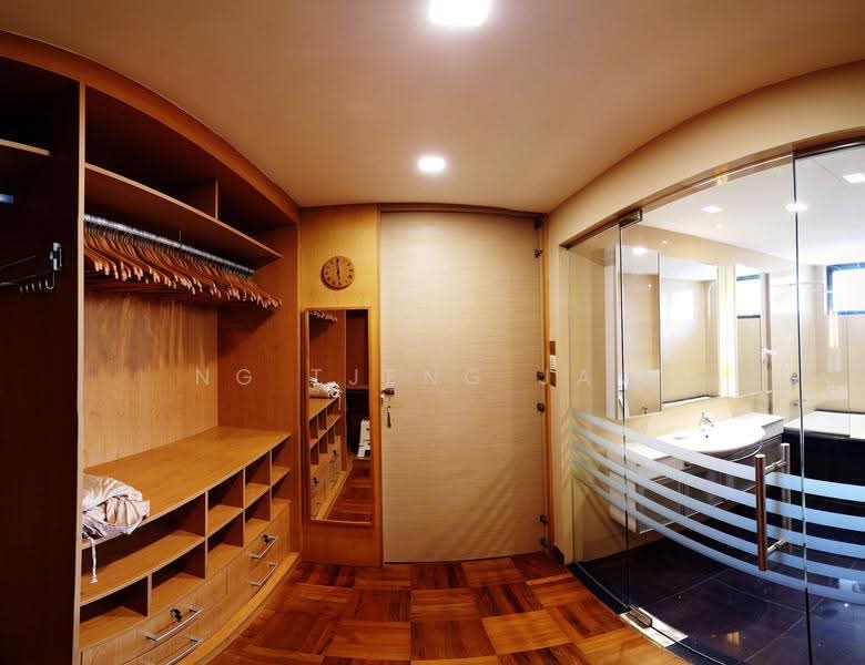 Yong An Park, 331 River Valley Road, Orchard / River Valley, 3 Bedrooms, 1,808 sqft, Condominium For Rent, by Ng Tjeng Jaw, 500252932 - Bathroom - PropertyGuru.com.sg