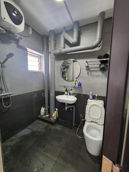 117 Bukit Batok West Avenue 6, 117 Bukit Batok West Avenue 6, Dairy Farm / Bukit Panjang / Choa Chu Kang, 3 Bedrooms, 1,421 sqft, HDB Flat For Rent, by Jon Chin, 500252948 - Bathroom 2 - PropertyGuru.com.sg
