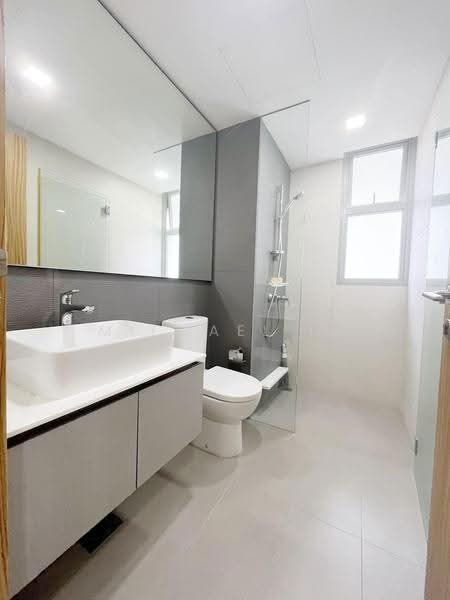 FLO Residence, Punggol Field Walk, Hougang / Punggol / Sengkang, 2 Bedrooms, 861 sqft, Condominium For Sale, by Michael Li, 500252961 - Bathroom - PropertyGuru.com.sg