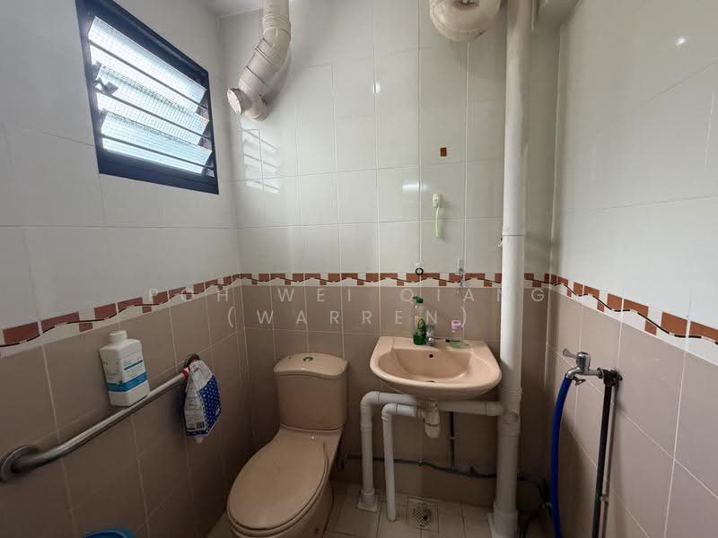 45 Chai Chee Street, 45 Chai Chee Street, Bedok / Upper East Coast, 2 Bedrooms, 732 sqft, HDB Flat For Sale, by Poh Wei Qiang (Warren), 500252981 - Bathroom - PropertyGuru.com.sg