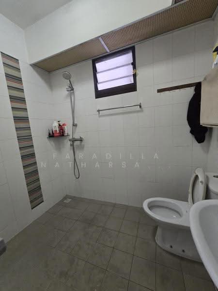 549B Segar Road, 549B Segar Road, Dairy Farm / Bukit Panjang / Choa Chu Kang, 3 Bedrooms, 990 sqft, HDB Flat For Sale, by Faradilla Natharsah Maricar, 500252985 - Bathroom - PropertyGuru.com.sg