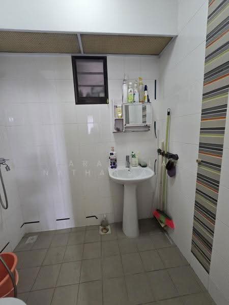 549B Segar Road, 549B Segar Road, Dairy Farm / Bukit Panjang / Choa Chu Kang, 3 Bedrooms, 990 sqft, HDB Flat For Sale, by Faradilla Natharsah Maricar, 500252985 - Bathroom - PropertyGuru.com.sg