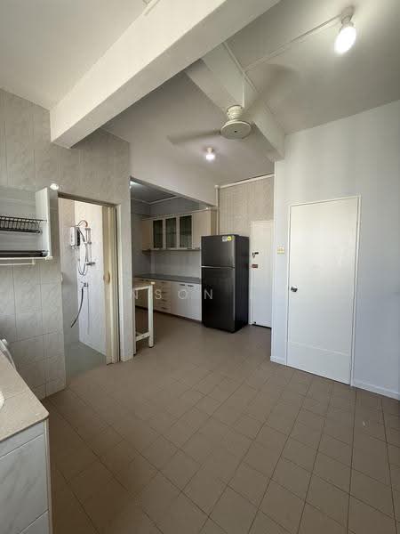 Botanic Gardens View, 1 Taman Serasi, Tanglin / Holland / Bukit Timah, 3 Bedrooms, 1,410 sqft, Apartment For Rent, by Benson Lau, 500252999 - Kitchen (& common bathroom) - PropertyGuru.com.sg