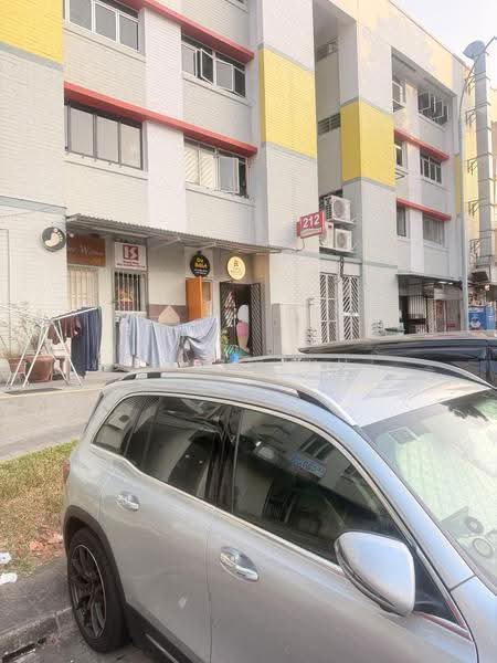 212 Hougang St 21 New and Rare Road Facing Ground Floor Shop High Human Traffic in Mature Estate, 212 Hougang Street 21, Hougang / Punggol / Sengkang, 700 sqft, Shop / Shophouse For Rent, by Tony Eyu, 500253009 - Exterior - CommercialGuru.com.sg
