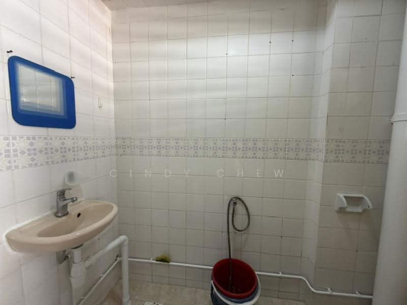325 Tampines Street 32, 325 Tampines Street 32, Pasir Ris / Tampines, 4 Bedrooms, 1,571 sqft, HDB Flat For Rent, by Cindy Chew, 500253016 - Bathroom - PropertyGuru.com.sg