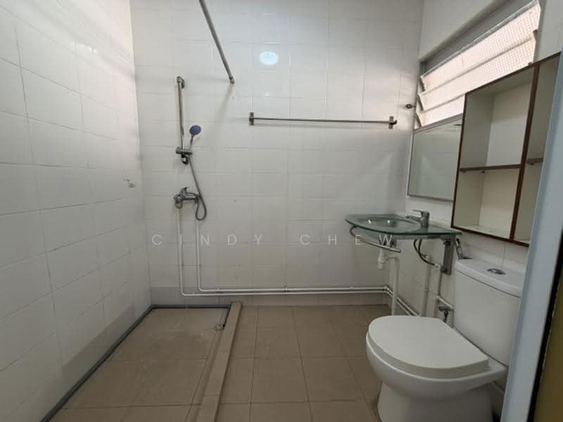 325 Tampines Street 32, 325 Tampines Street 32, Pasir Ris / Tampines, 4 Bedrooms, 1,571 sqft, HDB Flat For Rent, by Cindy Chew, 500253016 - Bathroom - PropertyGuru.com.sg