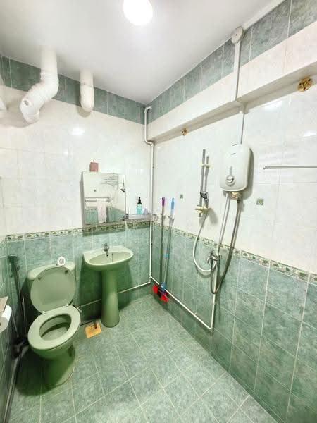 515 Jurong West Street 52, 515 Jurong West Street 52, Boon Lay / Jurong / Tuas, 2 Bedrooms, 850 sqft, HDB Flat For Rent, by Derrick Chau, 500253031 - Bathroom - PropertyGuru.com.sg