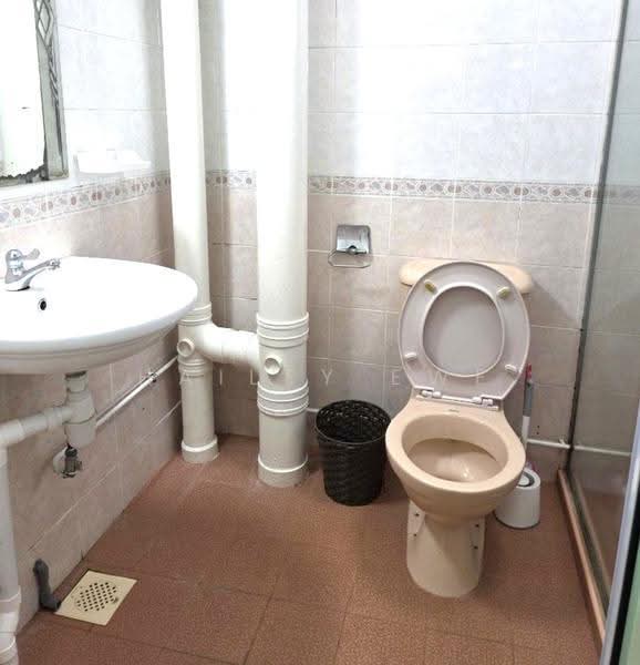 658B Jurong West Street 65, 658B Jurong West Street 65, Boon Lay / Jurong / Tuas, 3 Bedrooms, 1,194 sqft, HDB Flat For Rent, by Hailey Ewe, 500253036 - Bathroom - PropertyGuru.com.sg