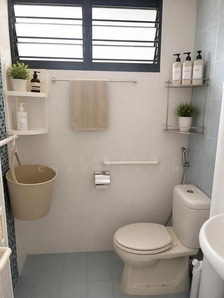 511 West Coast Drive, 511 West Coast Drive, Buona Vista / West Coast / Clementi New Town, Room Rental, 138 sqft, HDB Flat For Rent, by Sarah Chang Chien, 500253046 - Bathroom - PropertyGuru.com.sg