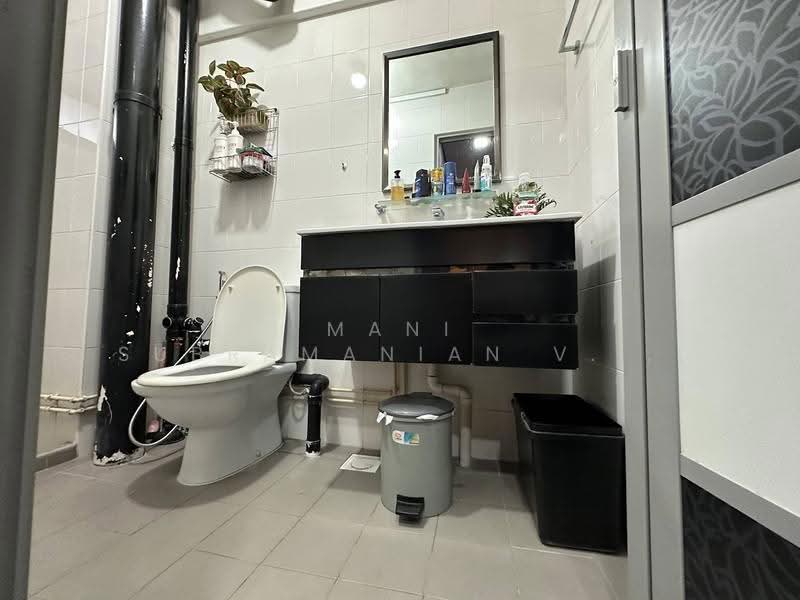 108 Jalan Rajah, 108 Jalan Rajah, Balestier / Toa Payoh, 3 Bedrooms, 1,593 sqft, HDB Flat For Sale, by Mani Subramanian Veeramani, 500253076 - Bathroom - PropertyGuru.com.sg