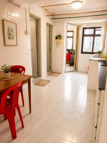 18 Bedok South Road, 18 Bedok South Road, Bedok / Upper East Coast, 3 Bedrooms, 700 sqft, HDB Flat For Sale, by Mayna Tan, 500253079 - Kitchen - PropertyGuru.com.sg