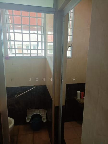 15 Lorong Sarina, Lorong Sarina, Eunos / Geylang / Paya Lebar, Room Rental, 150 sqft, Terraced House For Rent, by John Lim, 500253101 - Bathroom - PropertyGuru.com.sg