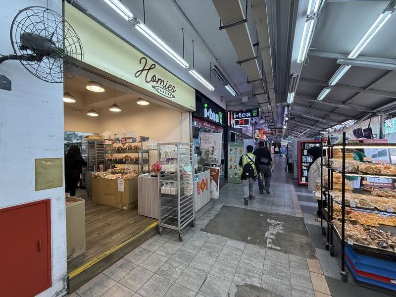 HDB shop units at 135 Jurong Gateway Road, Boon Lay / Jurong / Tuas, 592 sqft, Shop / Shophouse For Sale, by Lim Zhong Yi, 500253128 - Exterior - CommercialGuru.com.sg