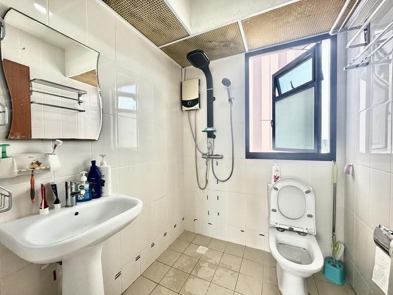 365A Upper Serangoon Road, 365A Upper Serangoon Road, Hougang / Punggol / Sengkang, 2 Bedrooms, 721 sqft, HDB Flat For Sale, by Heidi Ho, 500253137 - Bathroom - PropertyGuru.com.sg