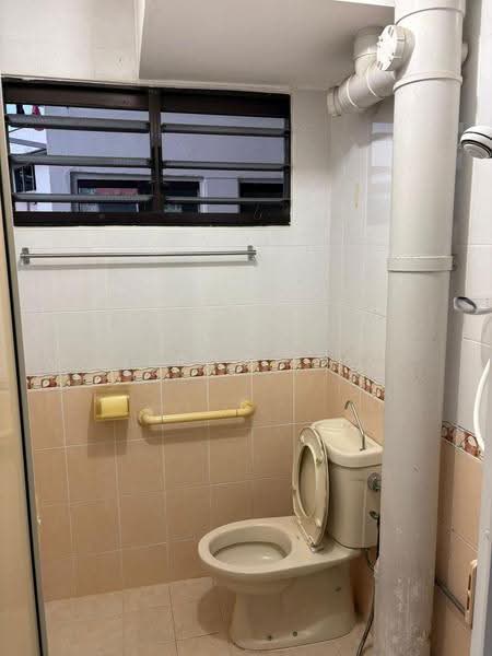513 Ang Mo Kio Avenue 8, 513 Ang Mo Kio Avenue 8, Ang Mo Kio / Bishan / Thomson, 2 Bedrooms, 720 sqft, HDB Flat For Rent, by Jeron Lee, 500253147 - Bathroom - PropertyGuru.com.sg