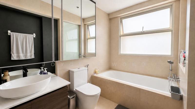 The Shaughnessy, 2 Miltonia Close, Sembawang / Yishun, 5 Bedrooms, 3,283 sqft, Terraced House For Sale, by Joyce M Wong, 500253158 - Master Bathroom - PropertyGuru.com.sg