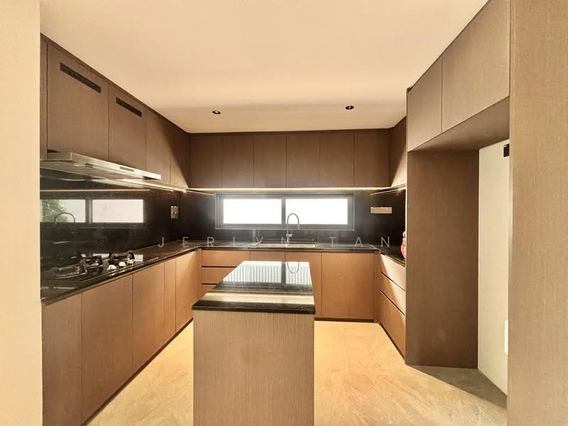 MATLOCK RISE BRADDELL HEIGHTS ESTATE, Matlock Rise, Braddell Road, Clifon Vale, Macpherson / Potong Pasir, 6 Bedrooms, 8,969 sqft, Detached House For Sale, by Jerlyn Tan, 500253165 - Kitchen - PropertyGuru.com.sg