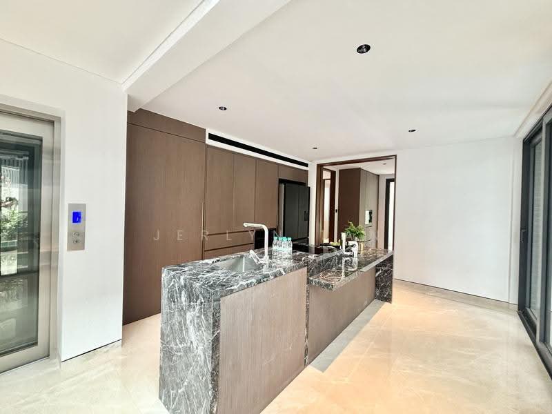 MATLOCK RISE BRADDELL HEIGHTS ESTATE, Matlock Rise, Braddell Road, Clifon Vale, Macpherson / Potong Pasir, 6 Bedrooms, 8,969 sqft, Detached House For Sale, by Jerlyn Tan, 500253165 - Kitchen - PropertyGuru.com.sg