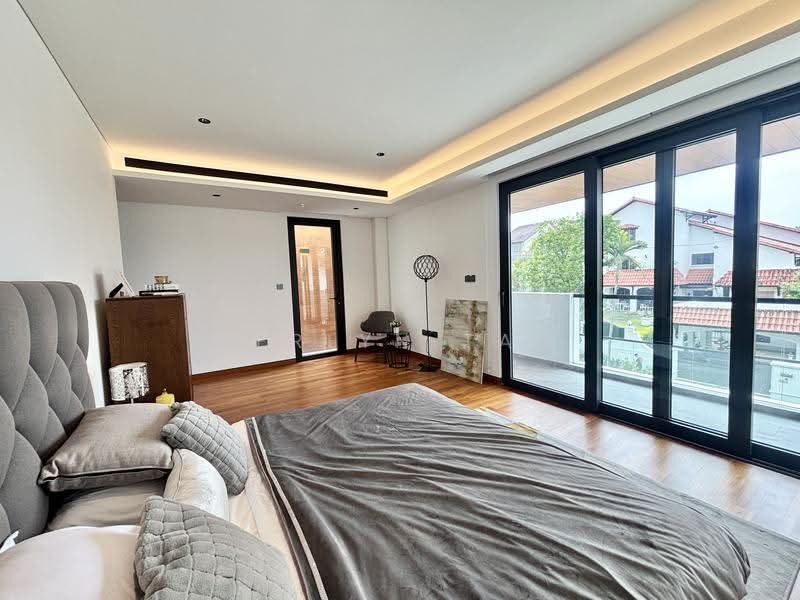MATLOCK RISE BRADDELL HEIGHTS ESTATE, Matlock Rise, Braddell Road, Clifon Vale, Macpherson / Potong Pasir, 6 Bedrooms, 8,969 sqft, Detached House For Sale, by Jerlyn Tan, 500253165 - Bedroom - PropertyGuru.com.sg