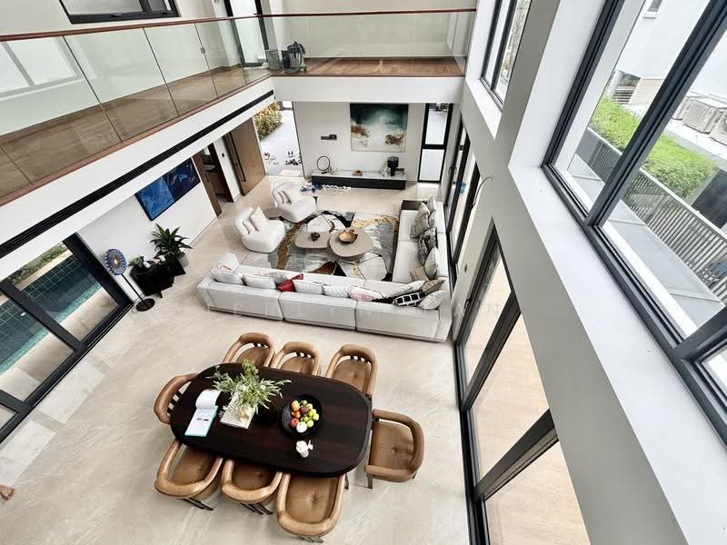 MATLOCK RISE BRADDELL HEIGHTS ESTATE, Matlock Rise, Braddell Road, Clifon Vale, Macpherson / Potong Pasir, 6 Bedrooms, 8,969 sqft, Detached House For Sale, by Jerlyn Tan, 500253165 - Living Room - PropertyGuru.com.sg