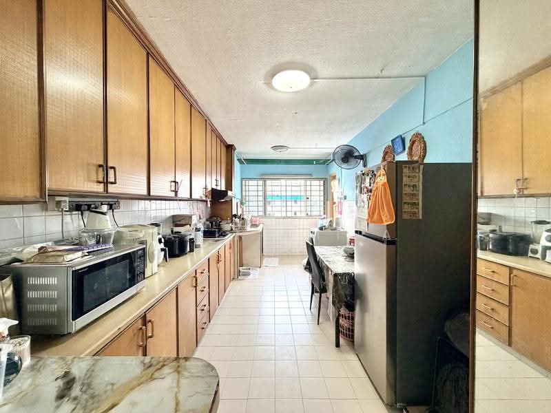 526 Bedok North Street 3, 526 Bedok North Street 3, Bedok / Upper East Coast, 2 Bedrooms, 721 sqft, HDB Flat For Sale, by Fatin Amira, 500253166 - Kitchen - PropertyGuru.com.sg