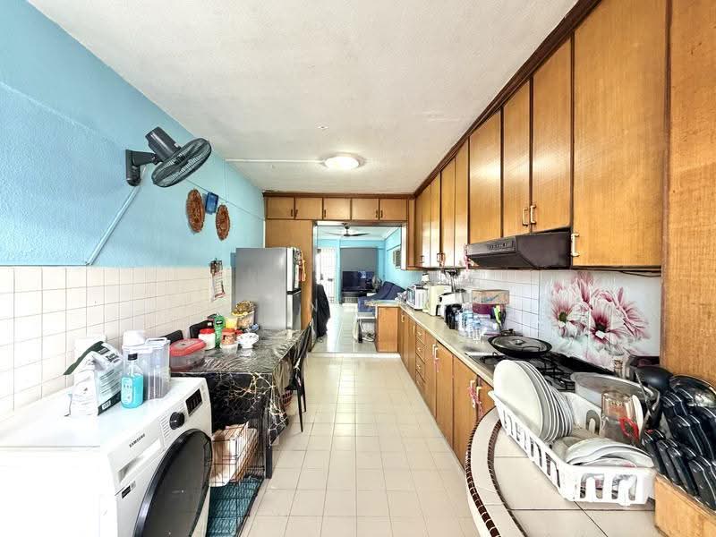 526 Bedok North Street 3, 526 Bedok North Street 3, Bedok / Upper East Coast, 2 Bedrooms, 721 sqft, HDB Flat For Sale, by Fatin Amira, 500253166 - Kitchen - PropertyGuru.com.sg