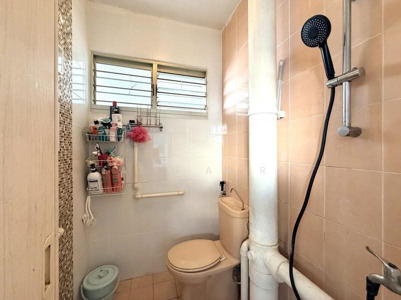 526 Bedok North Street 3, 526 Bedok North Street 3, Bedok / Upper East Coast, 2 Bedrooms, 721 sqft, HDB Flat For Sale, by Fatin Amira, 500253166 - Bathroom - PropertyGuru.com.sg