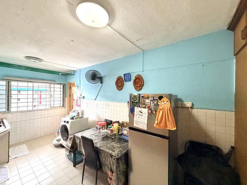526 Bedok North Street 3, 526 Bedok North Street 3, Bedok / Upper East Coast, 2 Bedrooms, 721 sqft, HDB Flat For Sale, by Fatin Amira, 500253166 - Kitchen - PropertyGuru.com.sg