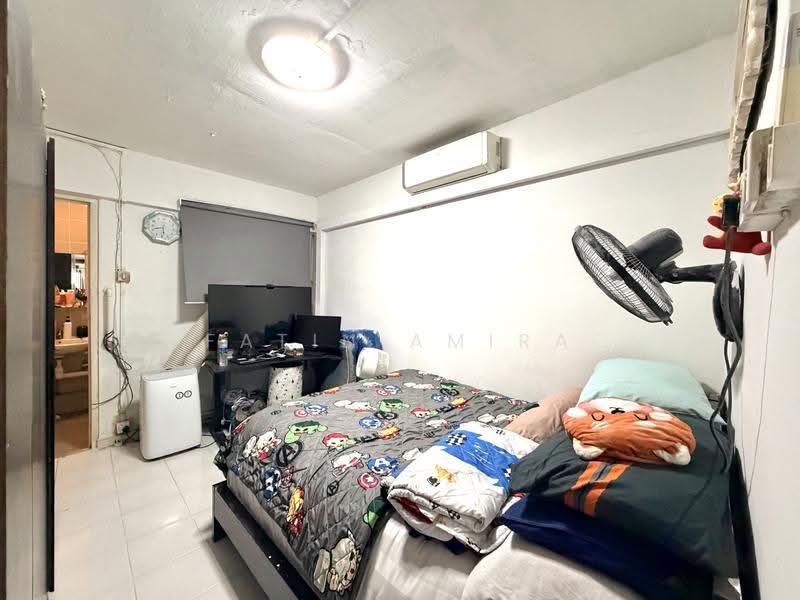 526 Bedok North Street 3, 526 Bedok North Street 3, Bedok / Upper East Coast, 2 Bedrooms, 721 sqft, HDB Flat For Sale, by Fatin Amira, 500253166 - Bedroom - PropertyGuru.com.sg