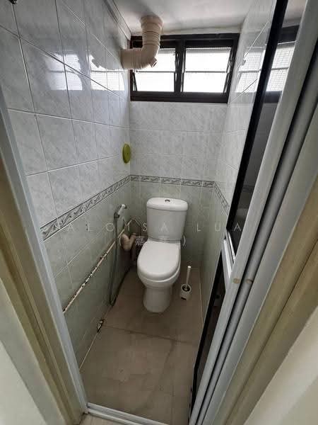 30 Marine Crescent, 30 Marine Crescent, East Coast / Marine Parade, 2 Bedrooms, 700 sqft, HDB Flat For Rent, by Aloisa Lua (嘉嘉）, 500253174 - Bathroom - PropertyGuru.com.sg