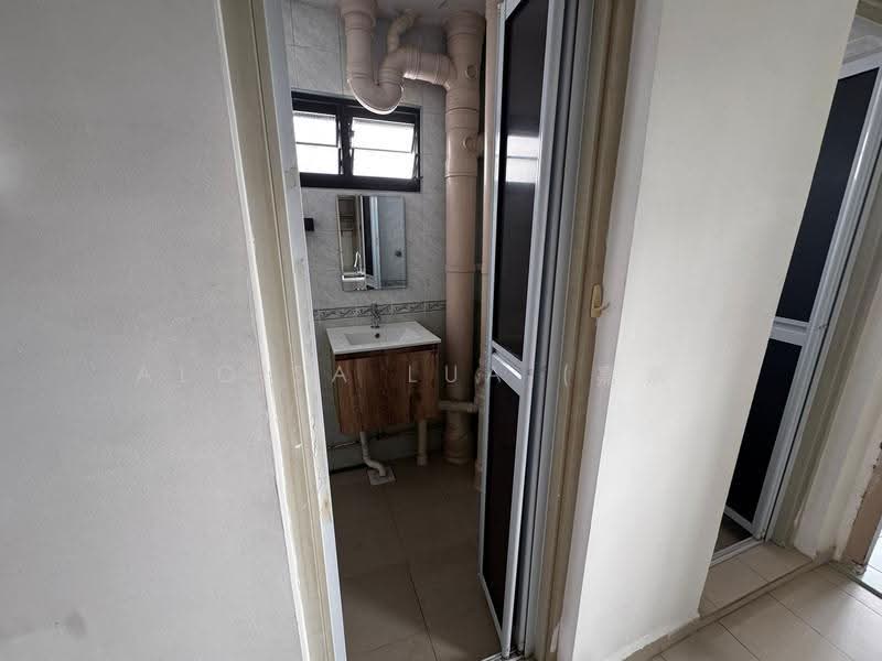 30 Marine Crescent, 30 Marine Crescent, East Coast / Marine Parade, 2 Bedrooms, 700 sqft, HDB Flat For Rent, by Aloisa Lua (嘉嘉）, 500253174 - Bathroom - PropertyGuru.com.sg