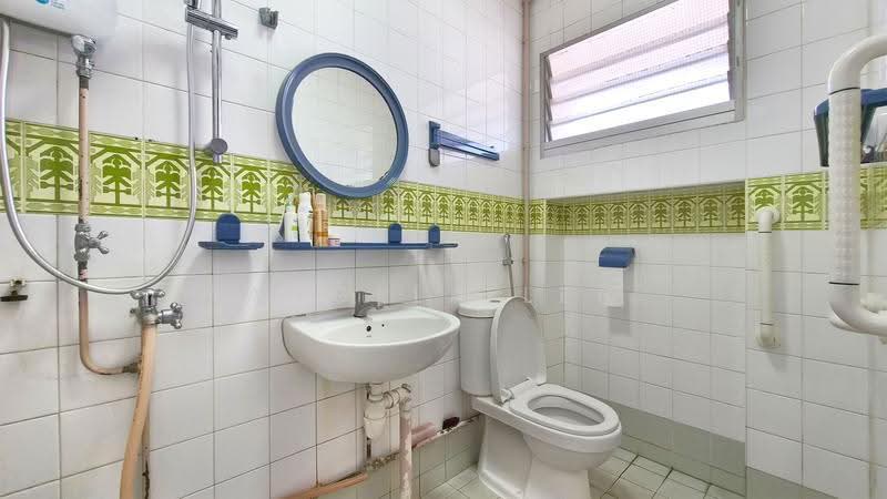832 Jurong West Street 81, 832 Jurong West Street 81, Boon Lay / Jurong / Tuas, 3 Bedrooms, 1,151 sqft, HDB Flat For Sale, by Angela Lee, 500253186 - Bathroom - PropertyGuru.com.sg