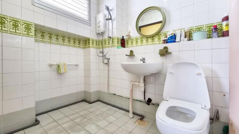 832 Jurong West Street 81, 832 Jurong West Street 81, Boon Lay / Jurong / Tuas, 3 Bedrooms, 1,151 sqft, HDB Flat For Sale, by Angela Lee, 500253186 - Bathroom - PropertyGuru.com.sg
