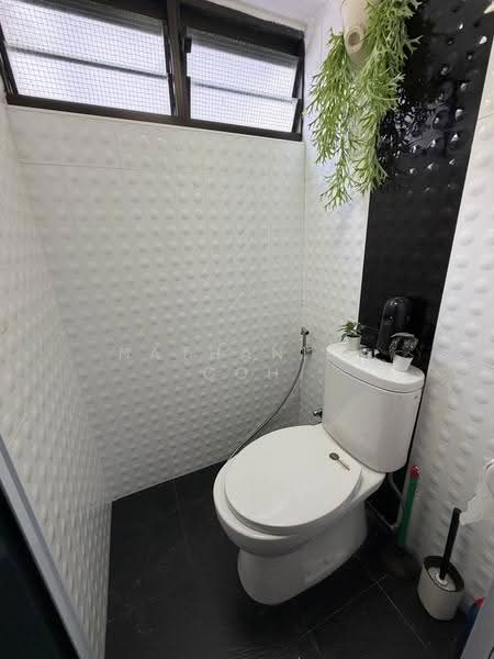 12 Holland Avenue, 12 Holland Avenue, Tanglin / Holland / Bukit Timah, 2 Bedrooms, 635 sqft, HDB Flat For Rent, by Nathaniel Goh, 500253189 - Bathroom - PropertyGuru.com.sg