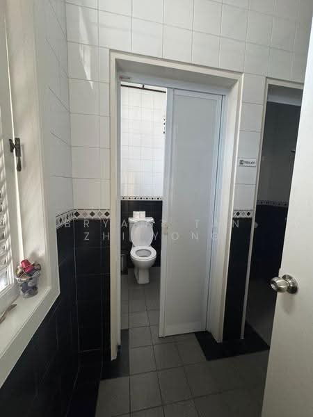 Neil Road, Neil Road, Chinatown / Tanjong Pagar, 1,088 sqft, Office For Rent, by Bryant Tan Zhi Yong, 500253203 - Bathroom - CommercialGuru.com.sg