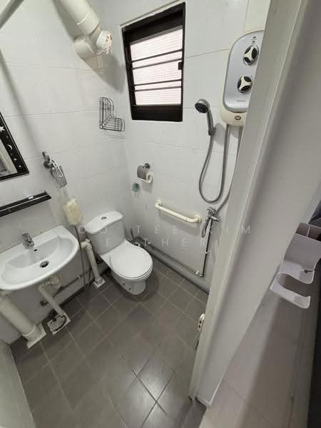 105 Teck Whye Lane, 105 Teck Whye Lane, Dairy Farm / Bukit Panjang / Choa Chu Kang, Room Rental, 150 sqft, HDB Flat For Rent, by Foo Tee Kim Esther, 500253205 - Bathroom - PropertyGuru.com.sg