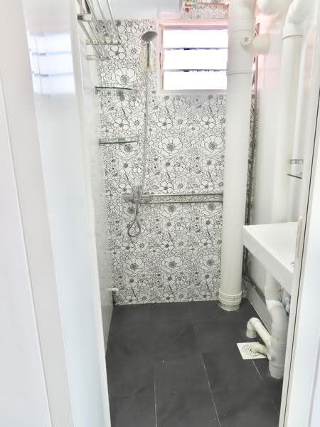 86 Redhill Close, 86 Redhill Close, Alexandra / Commonwealth, 2 Bedrooms, 732 sqft, HDB Flat For Sale, by Michelle Loh, 500253207 - Bathroom - PropertyGuru.com.sg