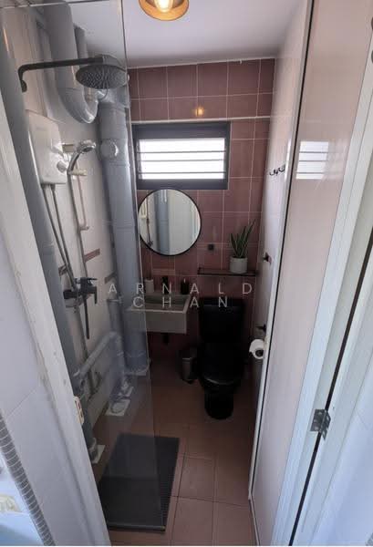 213 Lorong 8 Toa Payoh, 213 Lorong 8 Toa Payoh, Balestier / Toa Payoh, 3 Bedrooms, 883 sqft, HDB Flat For Sale, by Arnald Chan, 500253240 - Bathroom - PropertyGuru.com.sg