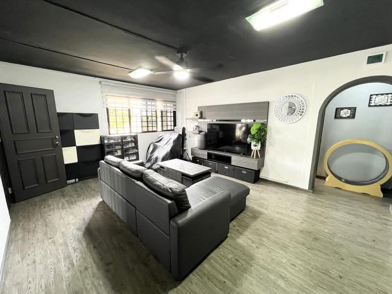 472 Ang Mo Kio Avenue 10, 472 Ang Mo Kio Avenue 10, Ang Mo Kio / Bishan / Thomson, 3 Bedrooms, 990 sqft, HDB Flat For Sale, by Sani Faisal, 500253247 - Living Room - PropertyGuru.com.sg