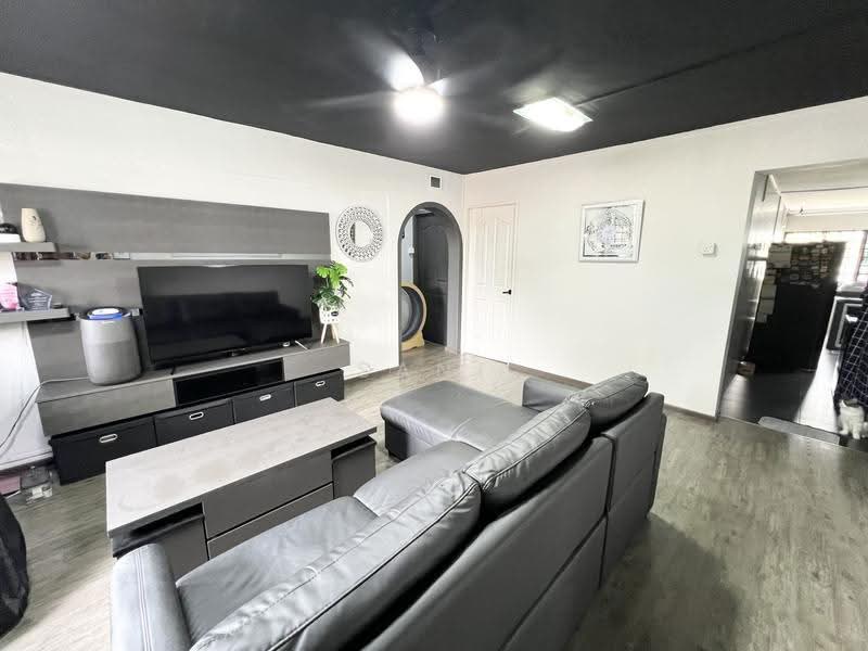 472 Ang Mo Kio Avenue 10, 472 Ang Mo Kio Avenue 10, Ang Mo Kio / Bishan / Thomson, 3 Bedrooms, 990 sqft, HDB Flat For Sale, by Sani Faisal, 500253247 - Living Room - PropertyGuru.com.sg