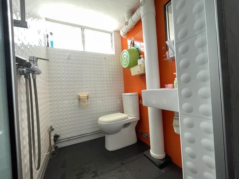 212 Ang Mo Kio Avenue 3, 212 Ang Mo Kio Avenue 3, Ang Mo Kio / Bishan / Thomson, 3 Bedrooms, 872 sqft, HDB Flat For Sale, by Arun Kumar, 500253254 - Bathroom - PropertyGuru.com.sg