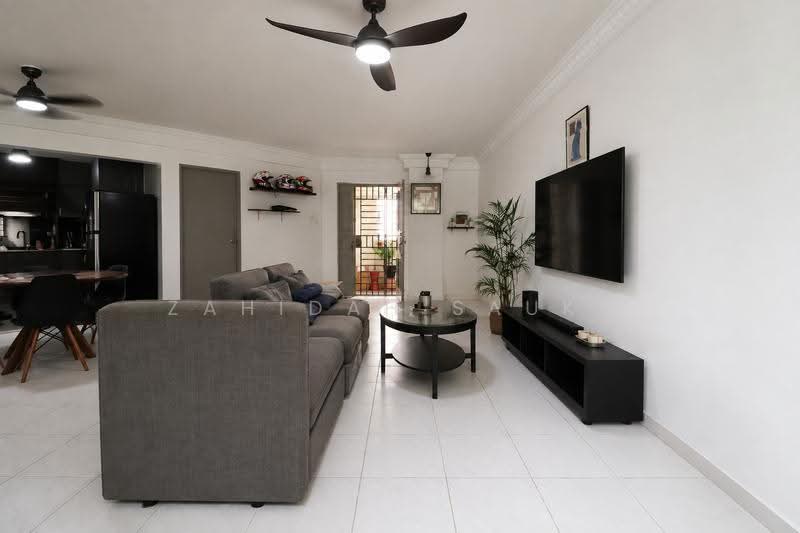 669 Choa Chu Kang Crescent, 669 Choa Chu Kang Crescent, Dairy Farm / Bukit Panjang / Choa Chu Kang, 3 Bedrooms, 1,119 sqft, HDB Flat For Sale, by Zahidah Sauki, 500253257 - Living - PropertyGuru.com.sg