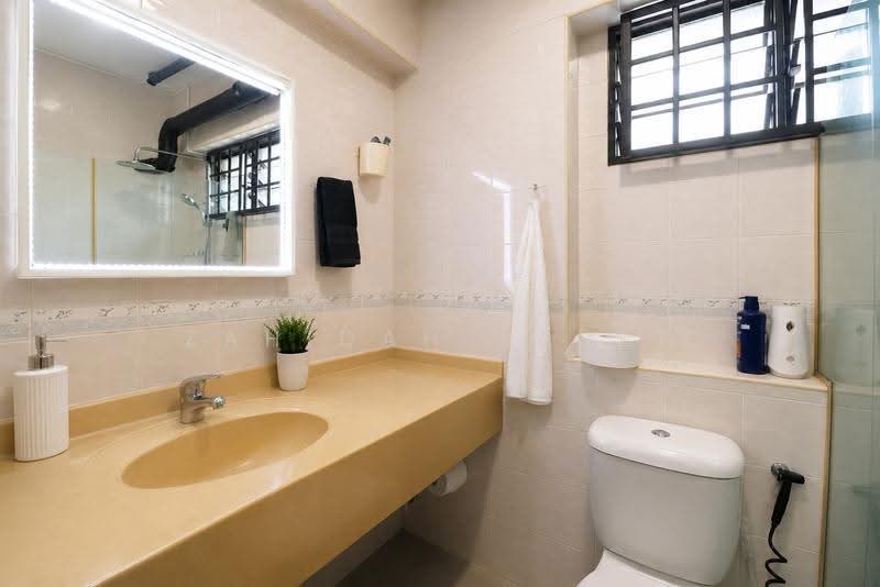 669 Choa Chu Kang Crescent, 669 Choa Chu Kang Crescent, Dairy Farm / Bukit Panjang / Choa Chu Kang, 3 Bedrooms, 1,119 sqft, HDB Flat For Sale, by Zahidah Sauki, 500253257 - Master bathroom - PropertyGuru.com.sg