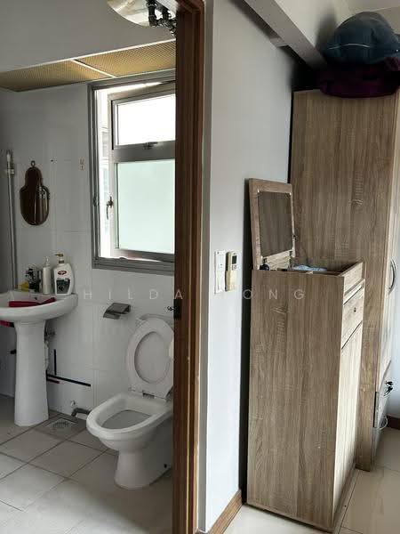 438A Bukit Batok West Avenue 8, 438A Bukit Batok West Avenue 8, Dairy Farm / Bukit Panjang / Choa Chu Kang, 1 Bedroom, 506 sqft, HDB Flat For Rent, by Hilda Tong, 500253324 - Bathroom - PropertyGuru.com.sg